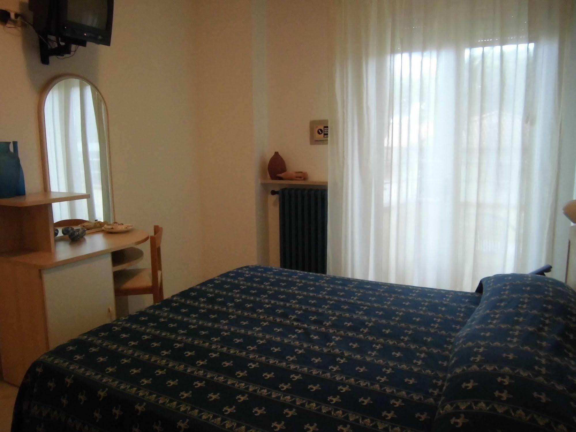 Hotel Europa Park Лидо-ди-Спина Экстерьер фото